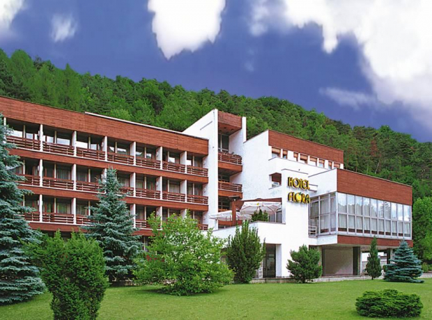 Wellness Hotel FLÓRA***